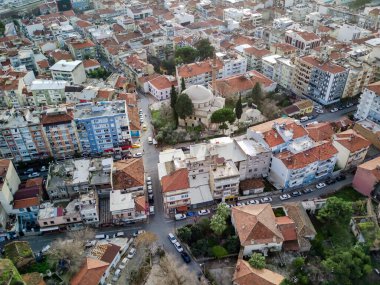 Aydın 'ın başkenti Aydın' ın havadan çekilmiş fotoğrafı - Aydın 'ın Aydın kenti, güneşli bir günde İHA' nın en yüksek noktasından havalandı. Güzel şehir merkezinde ve parklarda uçan kuşlardan inanılmaz bir şehir manzarası..