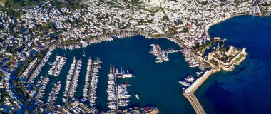 Bodrum Limanı ve antik Kalesi 'nin insansız hava aracından inanılmaz panoramik manzara
