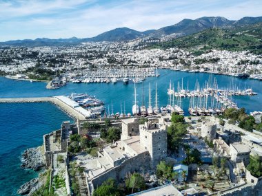 Bodrum Limanı ve antik Kalesi 'nin insansız hava aracından inanılmaz panoramik manzara