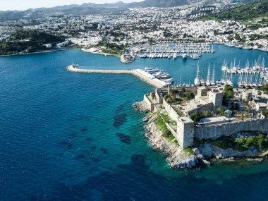 Bodrum Limanı ve antik Kalesi 'nin insansız hava aracından inanılmaz panoramik manzara