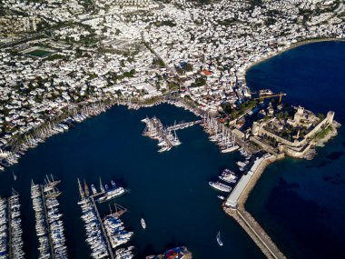 Bodrum Limanı ve antik Kalesi 'nin insansız hava aracından inanılmaz panoramik manzara