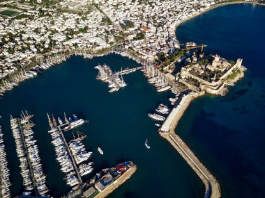 Bodrum Limanı ve antik Kalesi 'nin insansız hava aracından inanılmaz panoramik manzara