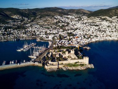 Bodrum Limanı ve antik Kalesi 'nin insansız hava aracından inanılmaz panoramik manzara