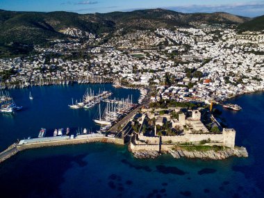 Bodrum Limanı ve antik Kalesi 'nin insansız hava aracından inanılmaz panoramik manzara
