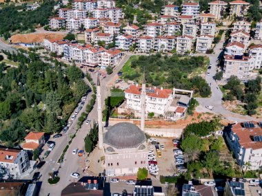 Türkiye 'nin Mugla ilinde Kas tatil beldesi ve kentin insansız hava aracı manzarası harika mavi ve berrak lagünü ve yatlarıyla