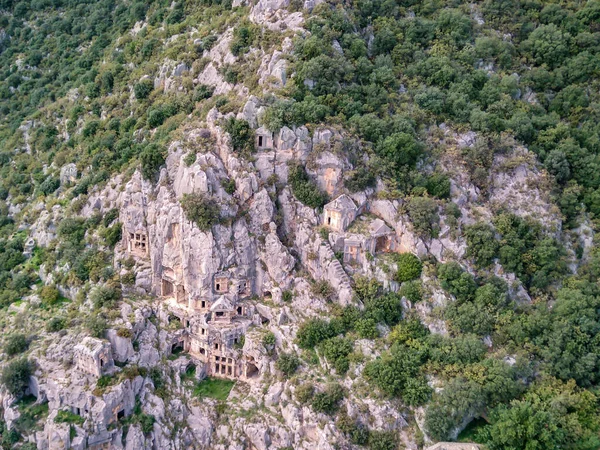 土耳其德姆雷 希腊古代岩石刻在悬崖上的墓葬的高角度无人驾驶航空图像 — 图库照片