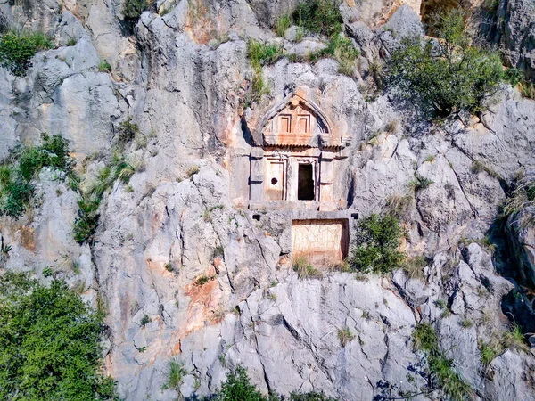 Drone Ângulo Alto Vista Aérea Rocha Grega Antiga Cortar Túmulos — Fotografia de Stock