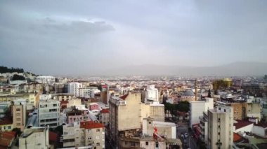 Aydın 'ın başkenti Aydın' ın havadan çekilmiş fotoğrafı - Aydın 'ın Aydın kenti, güneşli bir günde İHA' nın en yüksek noktasından havalandı. Şehir merkezinde ve parklarda inanılmaz bir hava manzarası var..