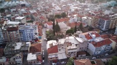Aydın 'ın başkenti Aydın' ın havadan çekilmiş fotoğrafı - Aydın 'ın Aydın kenti, güneşli bir günde İHA' nın en yüksek noktasından havalandı. Şehir merkezinde ve parklarda inanılmaz bir hava manzarası var..