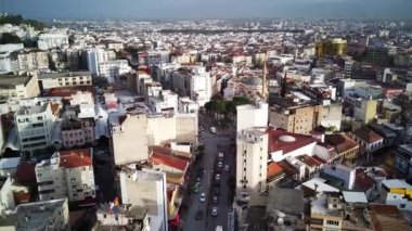 Aydın 'ın başkenti Aydın' ın havadan çekilmiş fotoğrafı - Aydın 'ın Aydın kenti, güneşli bir günde İHA' nın en yüksek noktasından havalandı. Şehir merkezinde ve parklarda inanılmaz bir hava manzarası var..