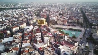 Aydın 'ın başkenti Aydın' ın havadan çekilmiş fotoğrafı - Aydın 'ın Aydın kenti, güneşli bir günde İHA' nın en yüksek noktasından havalandı. Şehir merkezinde ve parklarda inanılmaz bir hava manzarası var..