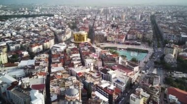 Aydın 'ın başkenti Aydın' ın havadan çekilmiş fotoğrafı - Aydın 'ın Aydın kenti, güneşli bir günde İHA' nın en yüksek noktasından havalandı. Şehir merkezinde ve parklarda inanılmaz bir hava manzarası var..