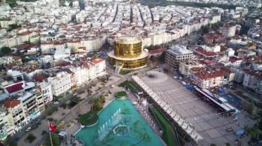Aydın 'ın başkenti Aydın' ın havadan çekilmiş fotoğrafı - Aydın 'ın Aydın kenti, güneşli bir günde İHA' nın en yüksek noktasından havalandı. Şehir merkezinde ve parklarda inanılmaz bir hava manzarası var..
