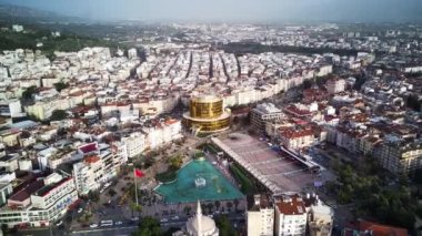 Aydın 'ın başkenti Aydın' ın havadan çekilmiş fotoğrafı - Aydın 'ın Aydın kenti, güneşli bir günde İHA' nın en yüksek noktasından havalandı. Şehir merkezinde ve parklarda inanılmaz bir hava manzarası var..