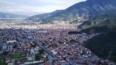 Fethiye şehri ve Fethiye limanı yat ve teknelerle dolu.