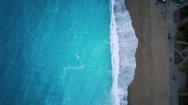 オルデニス自然公園の無人機からの素晴らしい美しいパノラマビューとFethiye青いラグーンと静かなアクアマリン死海 — ストック動画