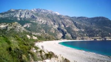 Oludeniz ve Fethiye 'nin doğal parkının insansız hava aracının muhteşem panoramik manzarası..