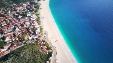 Oludeniz ve Fethiye 'nin doğal parkının insansız hava aracının muhteşem panoramik manzarası..