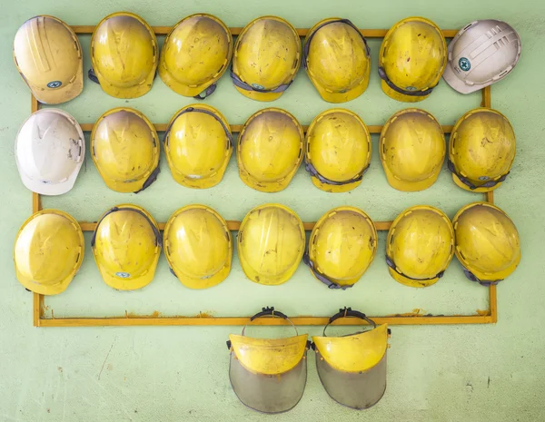 Alte Bauhelme — Stockfoto