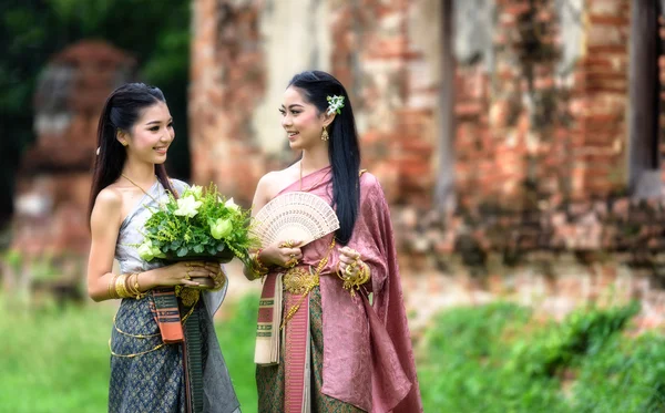 Schöne thailändische Mädchen — Stockfoto