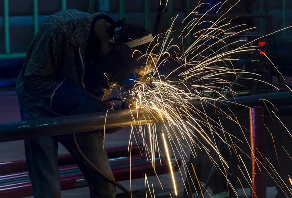 Lassen van de stalen structuur in fabriek — Stockfoto