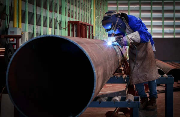 Soldagem de tubos na construção do pipeline — Fotografia de Stock