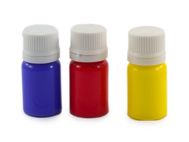 Beyaz arka plan üzerinde izole sanat boya kutuları