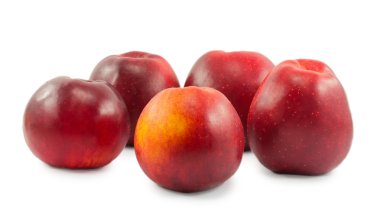 elmalar beyaz arkaplanda izole edilmiş