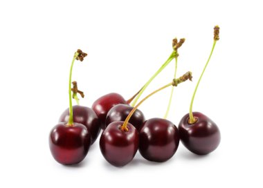 Beyaz arka plan üzerinde izole kiraz çilek