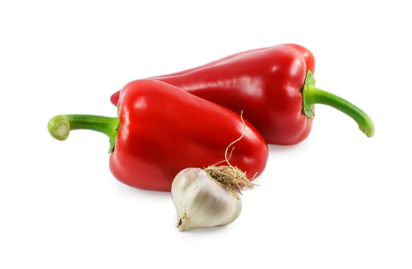 Paprika und Knoblauch isoliert auf weißem Hintergrund — Stockfoto