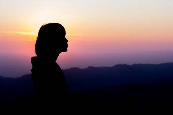 Silueta Una Mujer Pie Vista Durante Puesta Del Sol — Foto de Stock