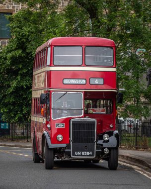 Glasgow, İskoçya, İngiltere. 26 Haziran 2021. Glasgow Vintage Vehicle Trust, 'Centre Circle Day' kapsamında Glasgow sokaklarında klasik otobüs koleksiyonlarını sergiliyor