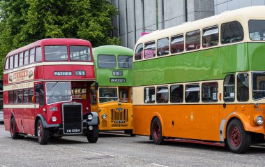 Glasgow, İskoçya, İngiltere. 26 Haziran 2021. Glasgow Vintage Vehicle Trust, 'Centre Circle Day' kapsamında Glasgow sokaklarında klasik otobüs koleksiyonlarını sergiliyor