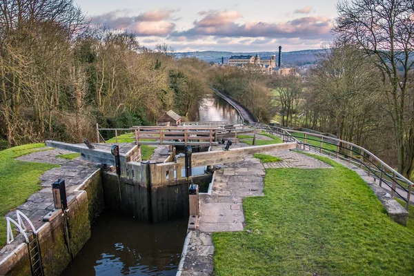 Pięć Zamków Rise Bingley Niesamowity Wyczyn Inżynierii Podnoszącej Leeds Kanału — Zdjęcie stockowe