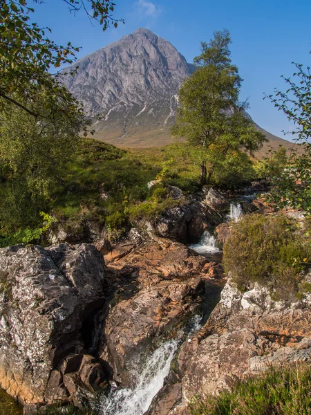 Buachaille Etive Mor and waterfalls — Stock Photo, Image