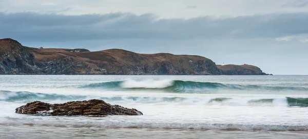 Хвилі на пляжі затоки Strathy, Caithness — стокове фото