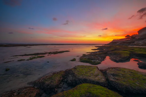 Capa Marinha Para Fundo Pôr Sol Rosa Praia Com Pedras — Fotografia de Stock