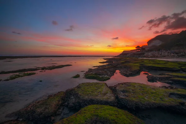 Capa Marinha Para Fundo Pôr Sol Rosa Praia Com Pedras — Fotografia de Stock