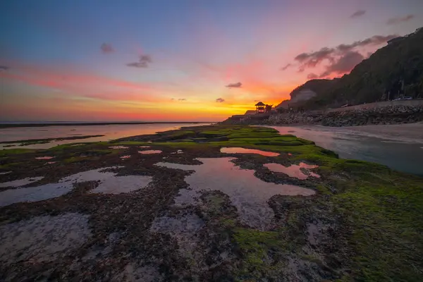 Capa Marinha Para Fundo Pôr Sol Rosa Praia Com Pedras — Fotografia de Stock