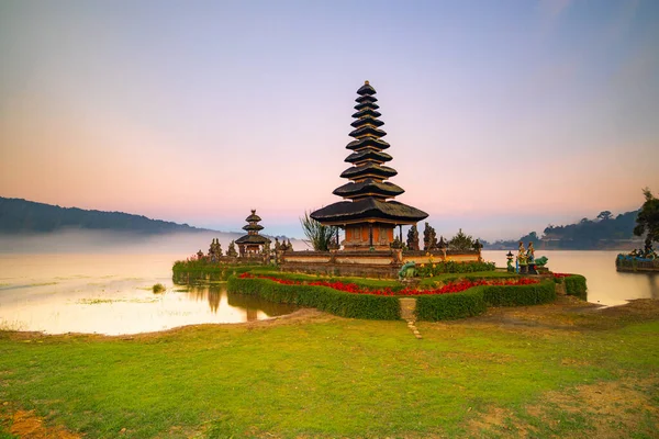 Templo Pura Ulun Danu Bratan Isla Bali Hermoso Templo Balinés — Foto de Stock