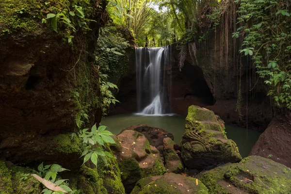 Чудовий Водоспад Джунглях Тропічний Ландшафт Швидкість Повільного Затвора Кінозйомка Передній — стокове фото