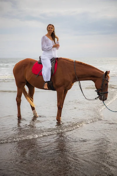 Beautiful Caucasian Woman Riding Horse Sea Female Wearing White Clothes — Stock Photo, Image