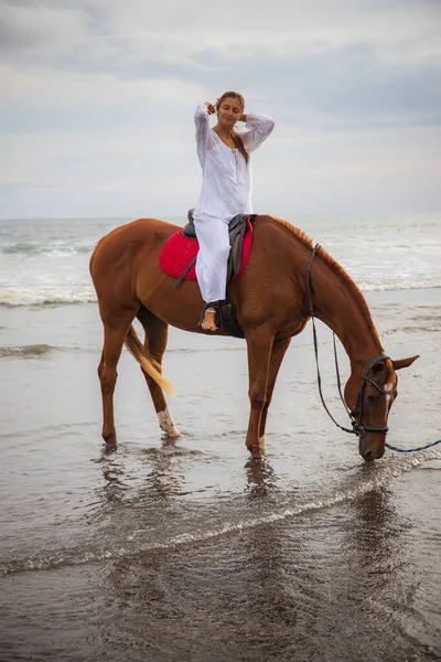 Beautiful Caucasian Woman Riding Horse Sea Female Wearing White Clothes — Stock Photo, Image