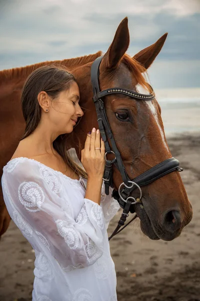 Portrait Beautiful Woman Brown Horse Closed Eyes Caucasian Woman Hugging — Stock Photo, Image