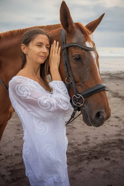 Portrait Beautiful Woman Brown Horse Caucasian Woman Hugging Stroking Horse — Stock Photo, Image