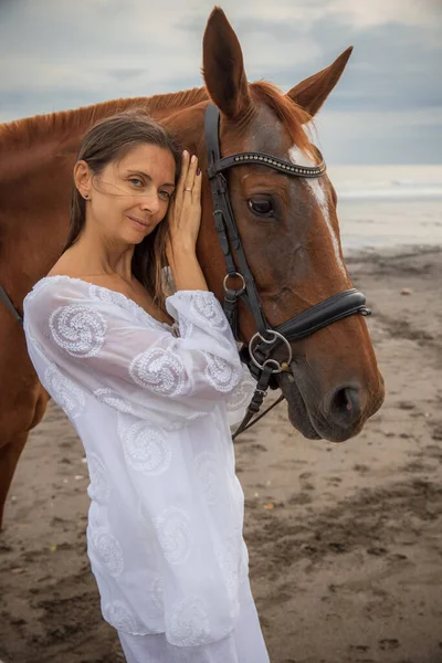 Portrait Beautiful Woman Brown Horse Caucasian Woman Hugging Stroking Horse — Stock Photo, Image