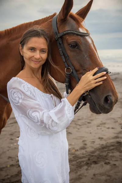 Portrait Beautiful Woman Brown Horse Caucasian Woman Hugging Stroking Horse — Stock Photo, Image