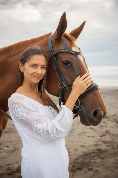 Portrait Beautiful Woman Brown Horse Caucasian Woman Hugging Stroking Horse — Stock Photo, Image