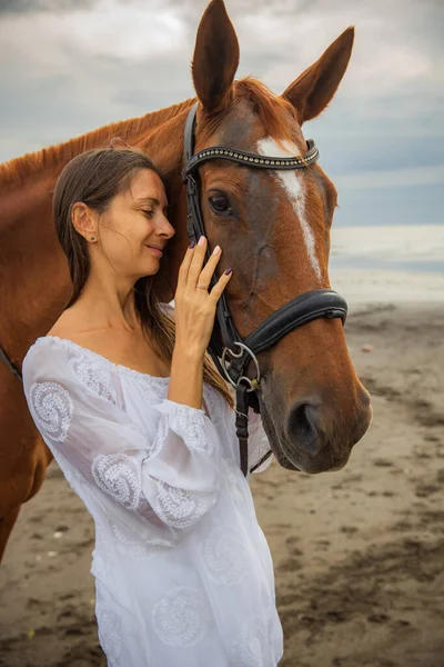 Portrait Beautiful Woman Brown Horse Caucasian Woman Hugging Stroking Horse — Stock Photo, Image