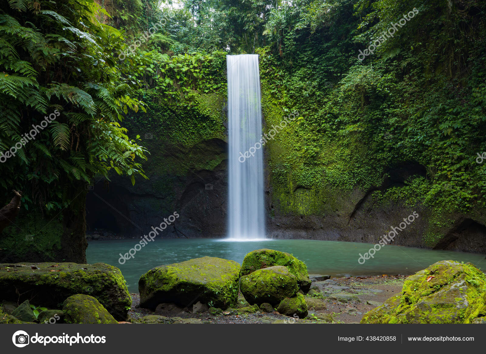 Paisaje Cascada Hermosa Selva Tropical Fondo Naturaleza Concepto Aventura  Viajes — Foto de stock #438420858 © OlgaGauri, image size:1600x1167